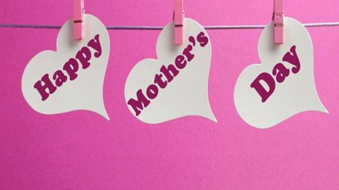 صورة أفكار للاحتفال بعيد الأم في المدارس