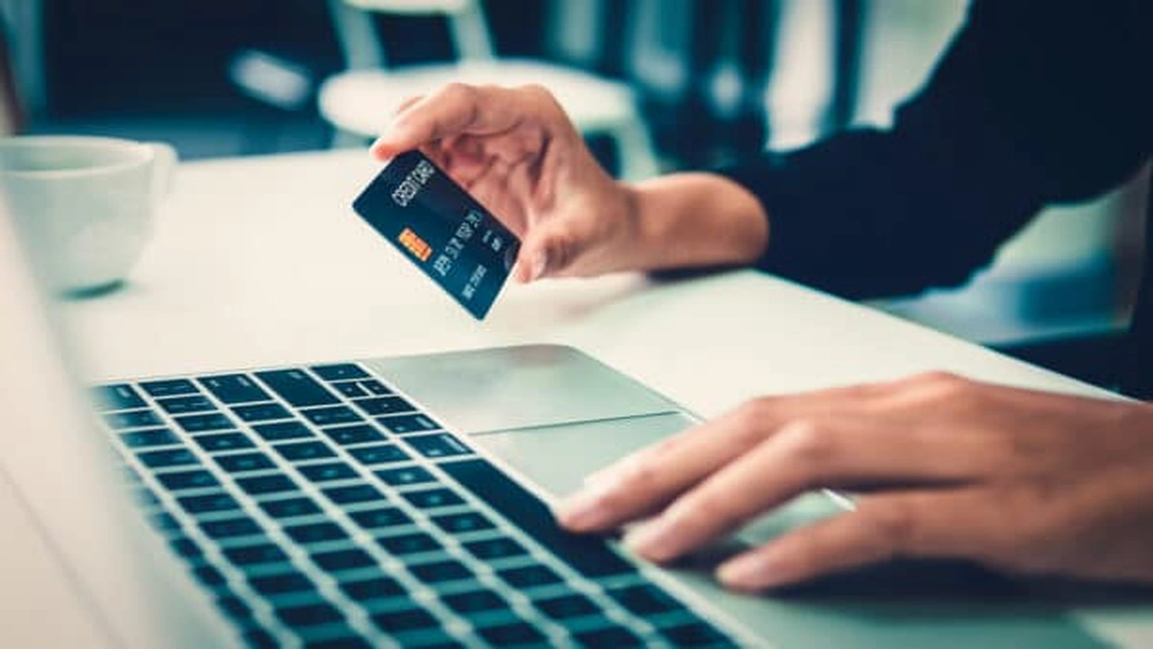 صورة فتح حساب بنكي بدون حد أدنى في الإمارات