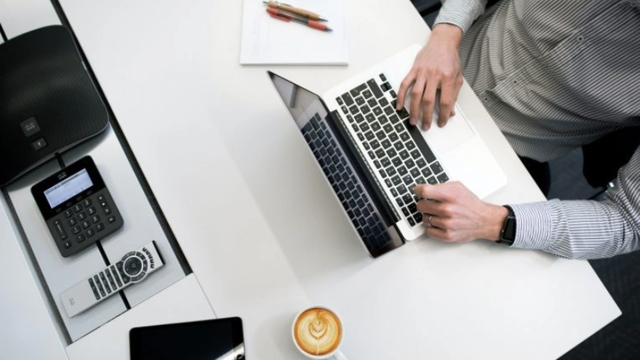 صورة مطويات عن حب العمل