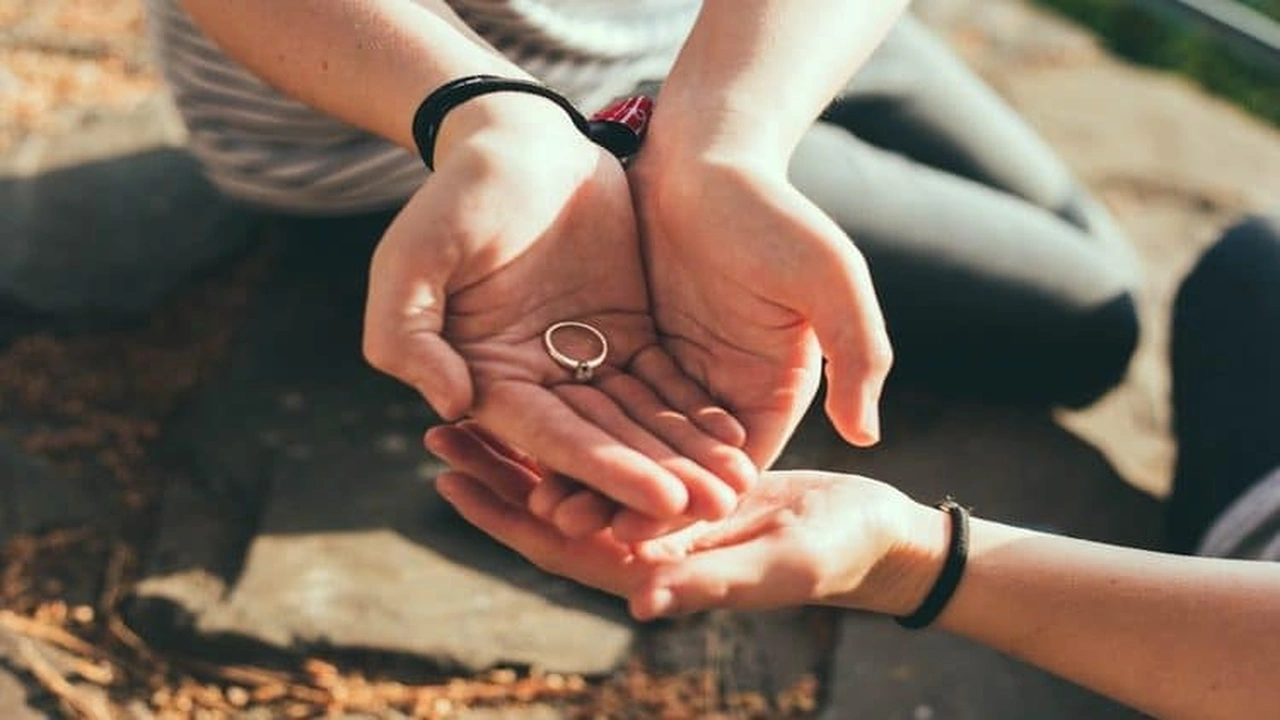 صورة مواضيع للنقاش مع الخطيبة