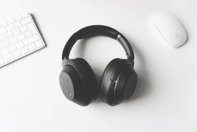Your comprehensive guide to launching a successful and lucrative podcast 