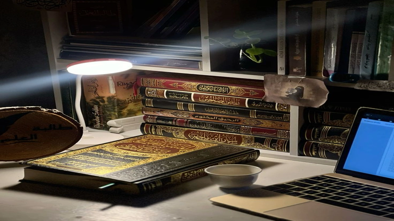 صورة أحاديث عن طلب العلم