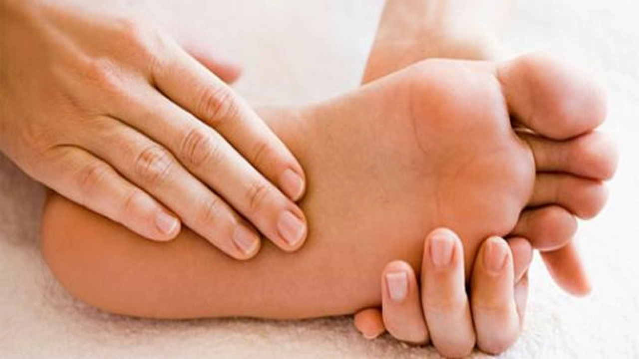 صورة أسباب برودة الأطراف