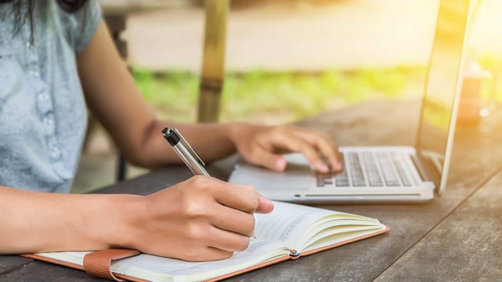أفضل لاب توب للعمل المكتبي