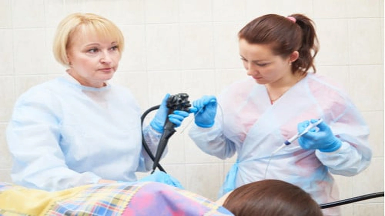 صورة إزالة لحمية القولون بالمنظار