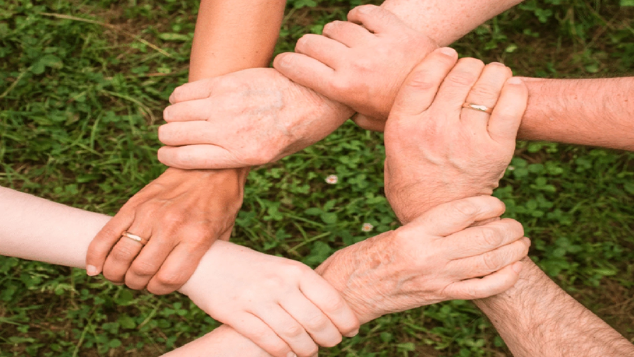 صورة إيجابيات وسلبيات العمل التطوعي