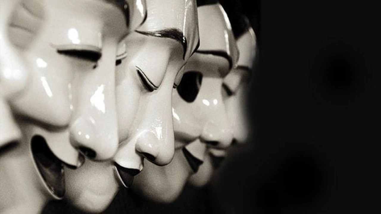 صورة ابيات شعر عن ذو الوجهين