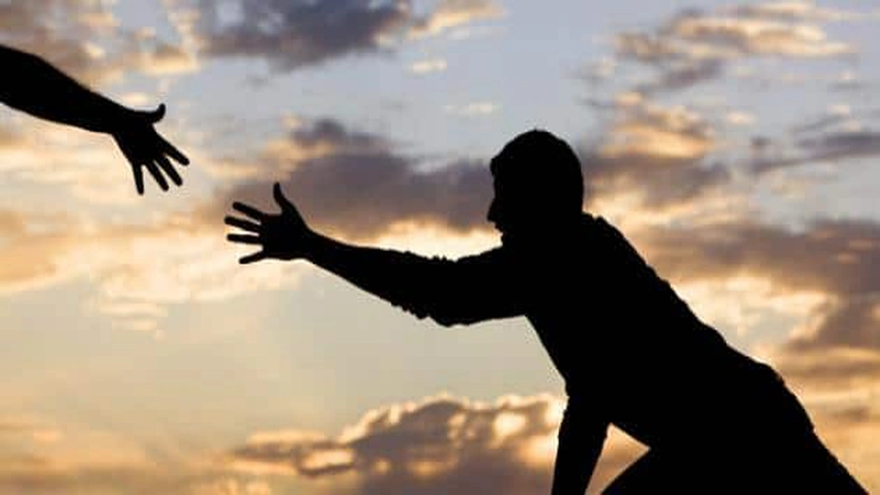 صورة ابيات شعر في عمل الخير