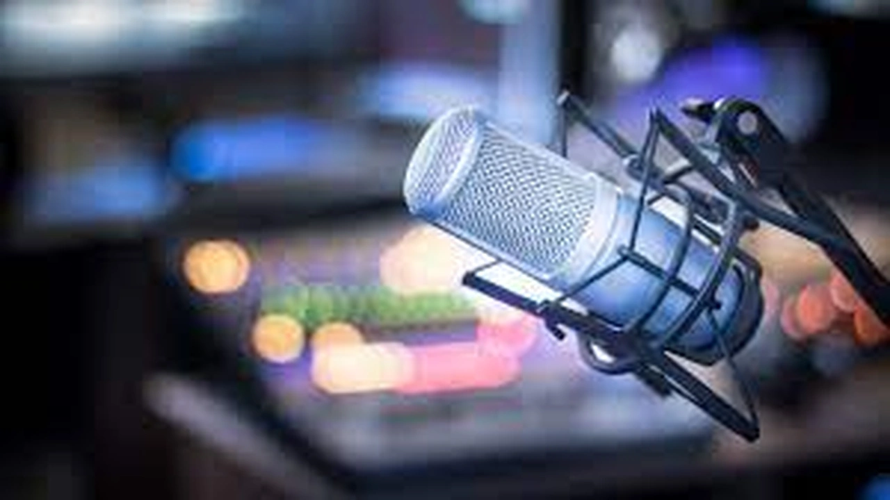 صورة اذاعة مدرسية باللغة الانجليزية للمرحلة الاعدادية مترجمة