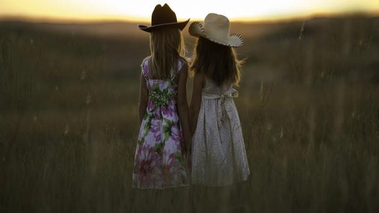 صورة اذاعة مدرسية عن الاخت