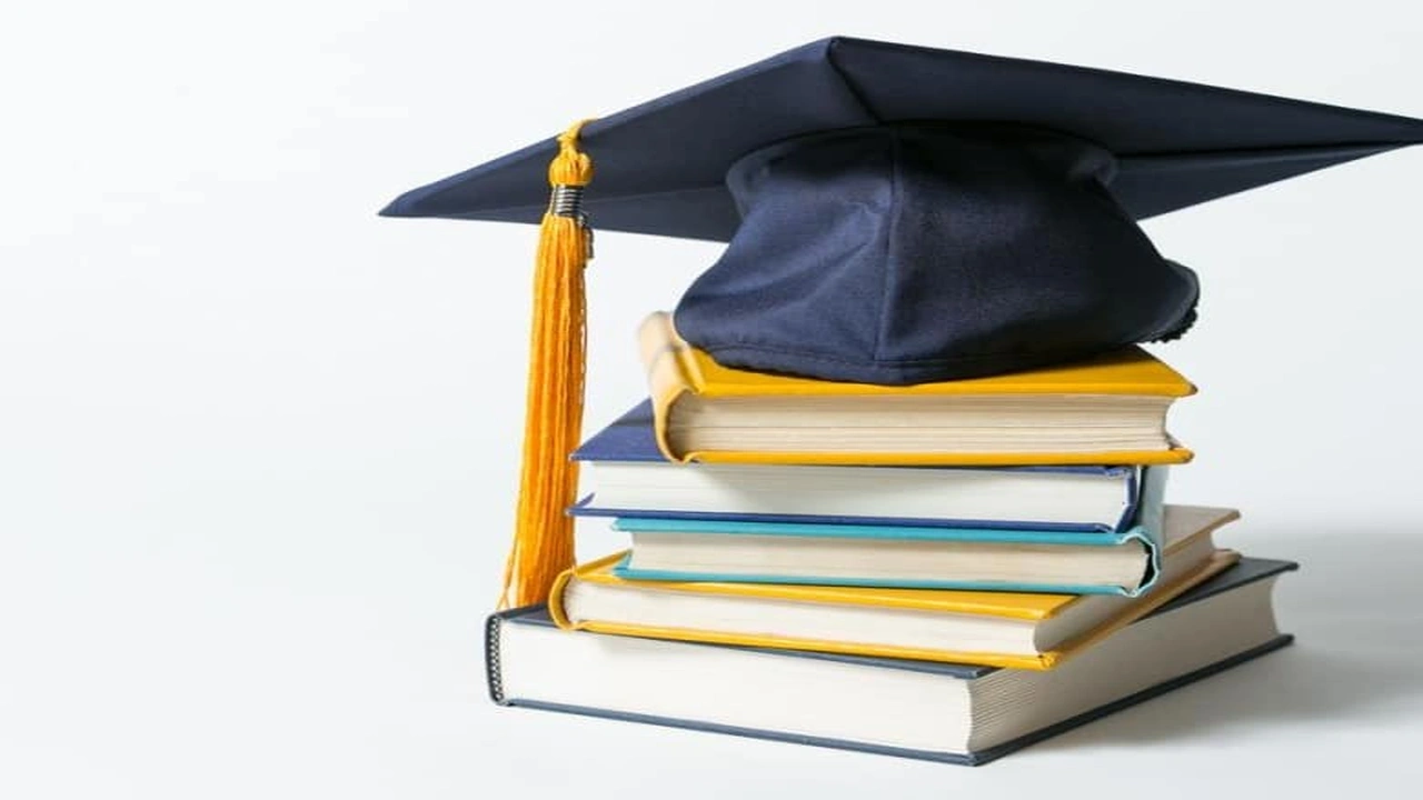 صورة اذاعة مدرسية عن التفوق الدراسي