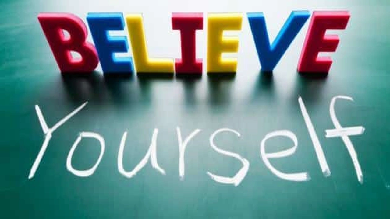 صورة اذاعة مدرسية عن الثقة بالنفس