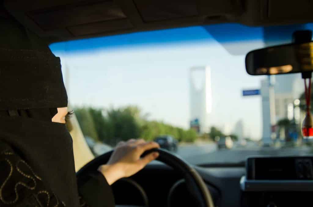 ارقام مدربين سياقة في العين