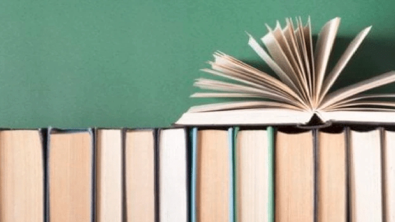 صورة المدرسة الواقعية الطبيعية