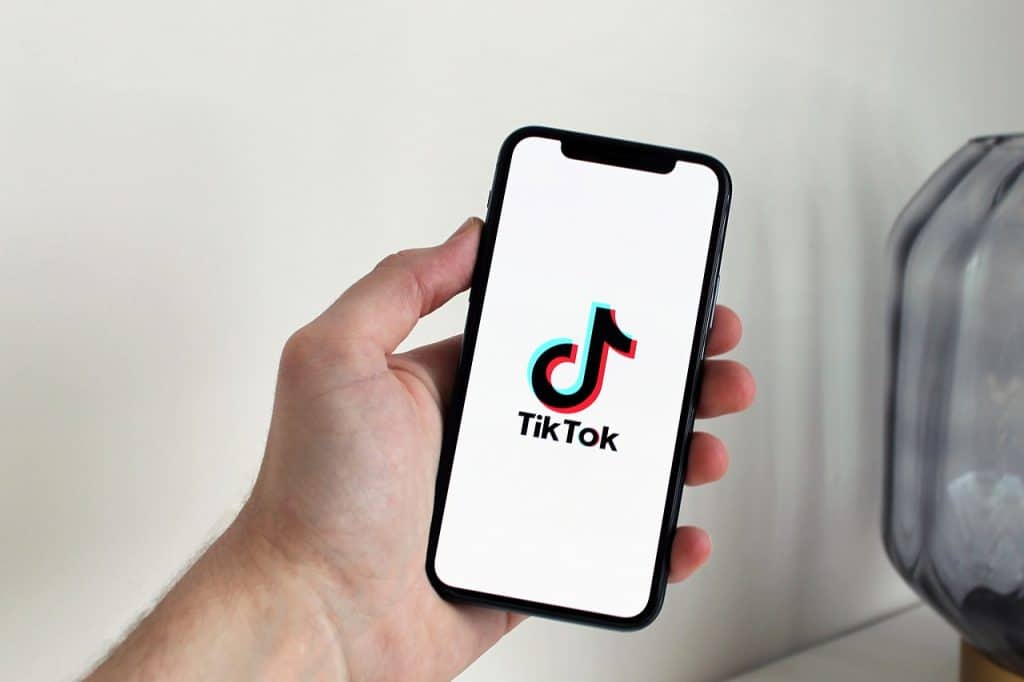 برنامج عمل فيديو تيك توك