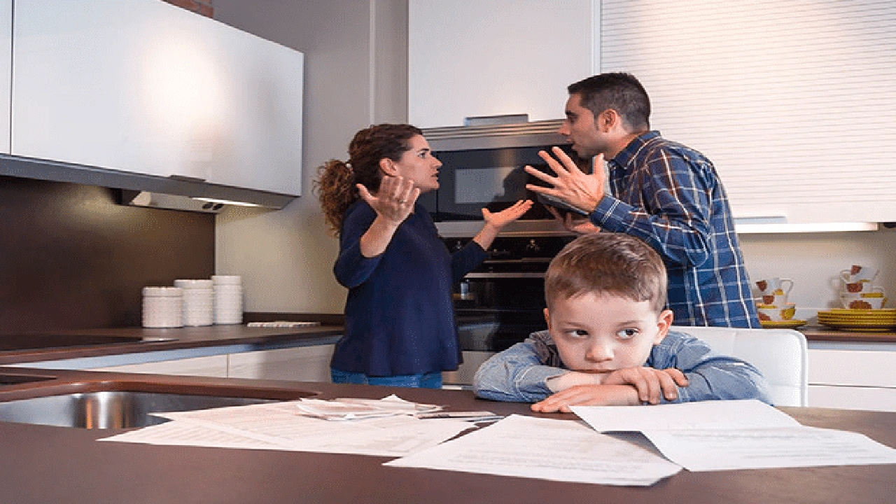 صورة تأثير المشكلات الأسرية على الأطفال