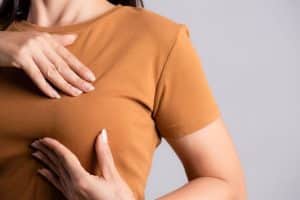 تجاربكم مع عملية استئصال ورم حميد من الثدي