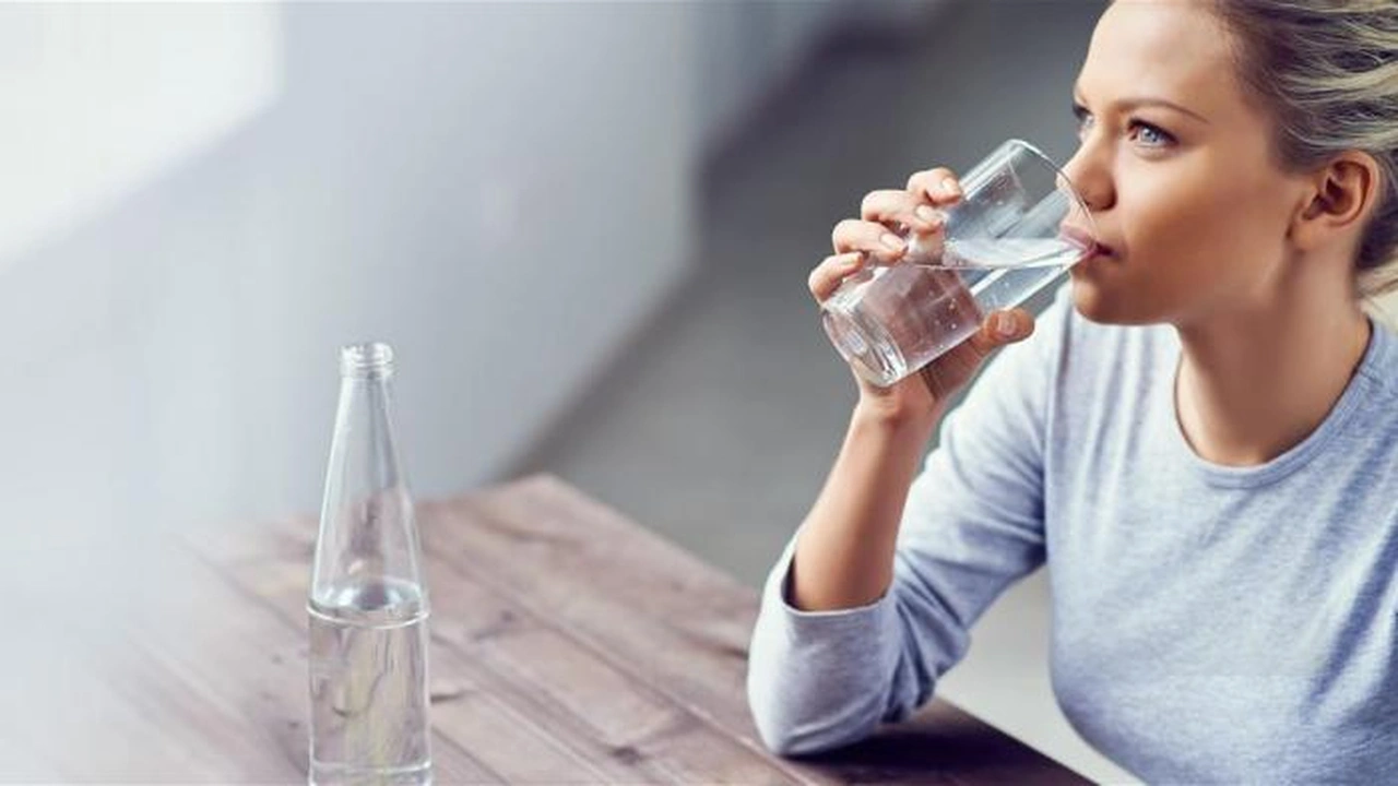 صورة تجربتي مع شرب الماء لحب الشباب