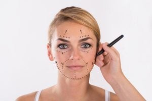 تجربتي مع عملية شد الوجه جراحياً