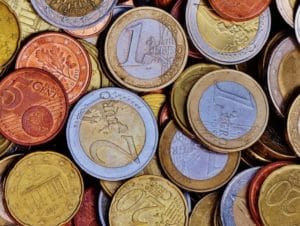 تفسير جمع النقود المعدنية من الارض