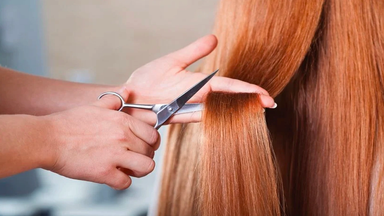 صورة تفسير حلم قص الشعر للعزباء