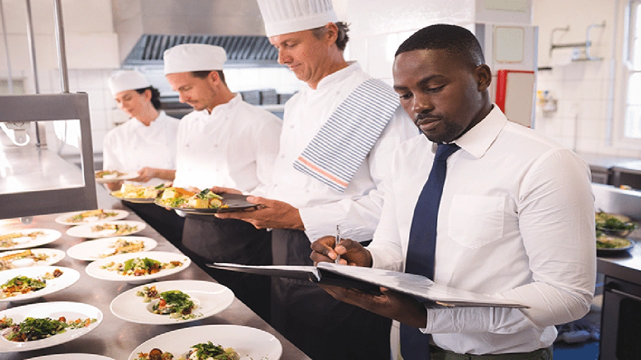 صورة خطوات الخدمة في المطاعم