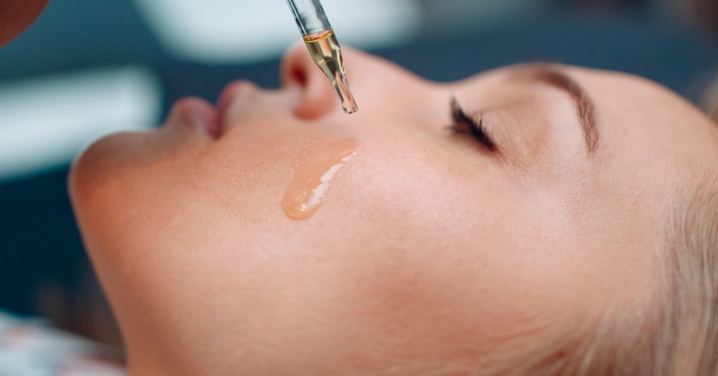 خلطة زيت الخروع وزيت الزيتون لتطويل الشعر