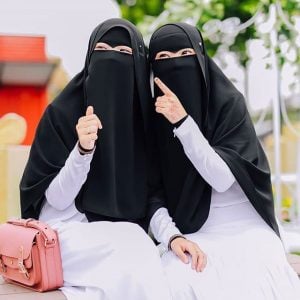 خلفيات بنات منتقبات