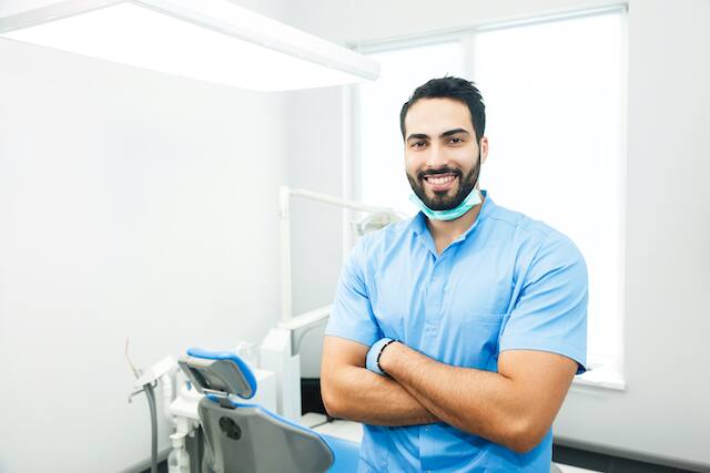 راتب طبيب الأسنان المقيم في السعودية
