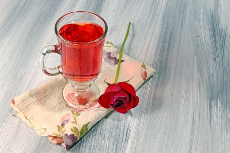 طريقة عمل شراب الورد المركز