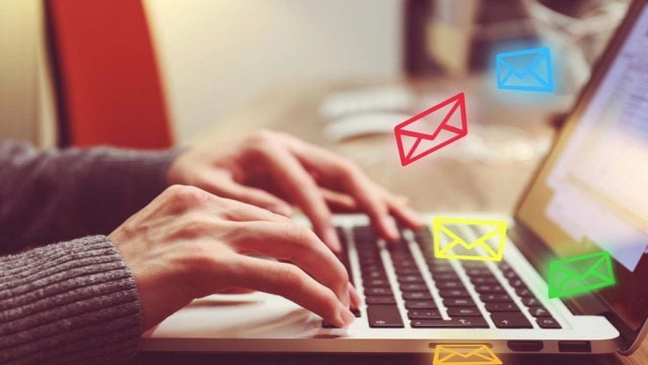 صورة عبارات الايميلات الرسمية