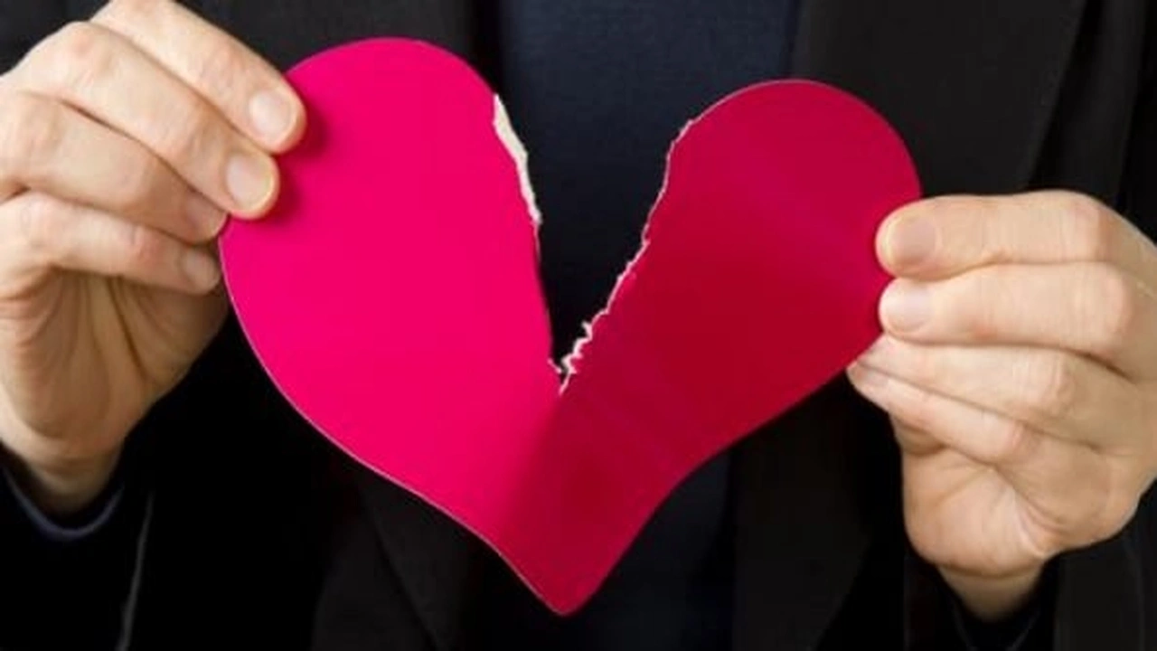 صورة عبارات عن الحب خيانه