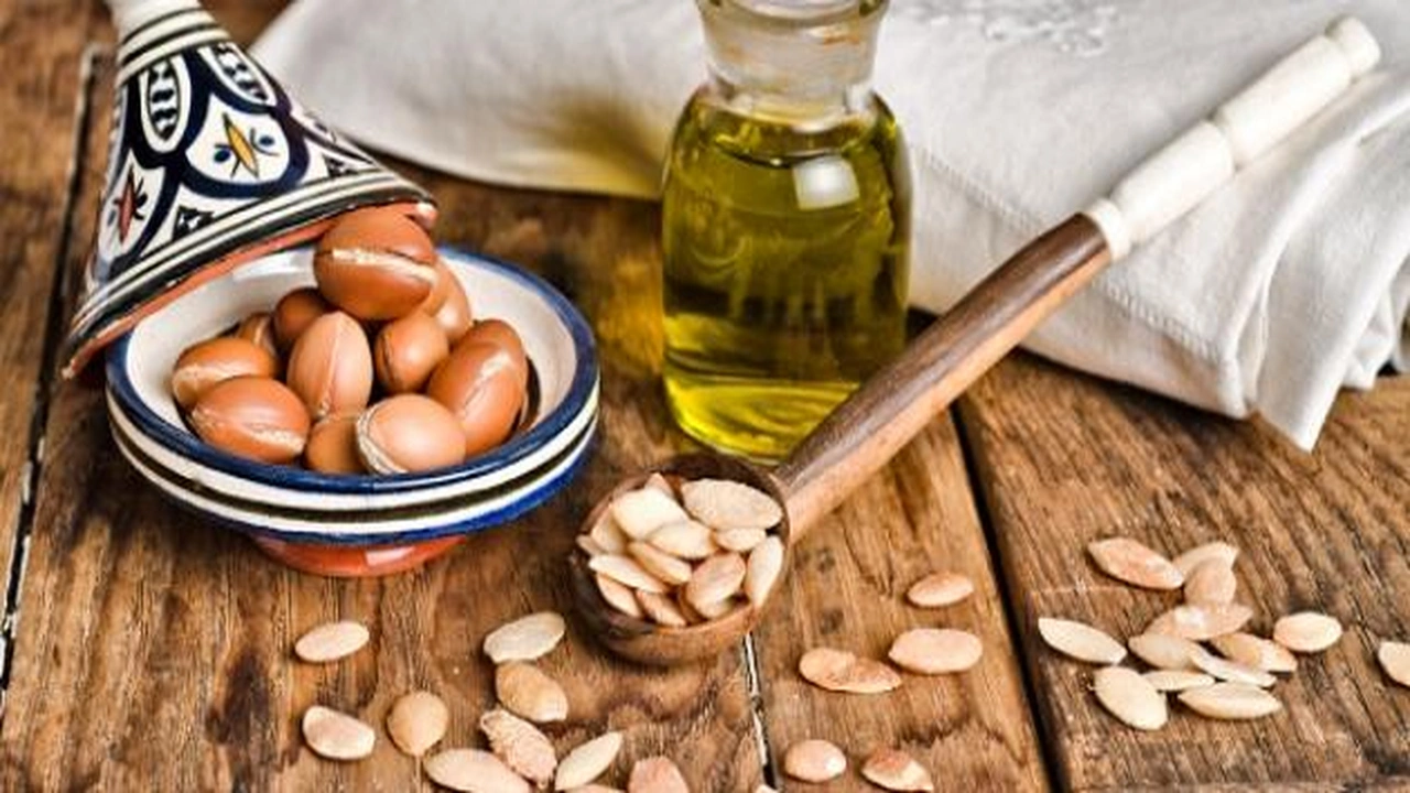 صورة فوائد زيت أركان على بشرتك وشعرك