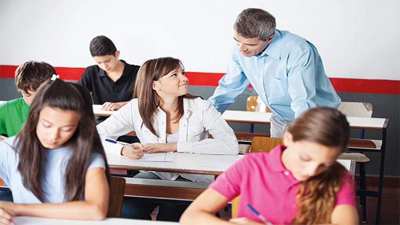 صورة قصة أستاذ شاب وقع في حب تلميذته