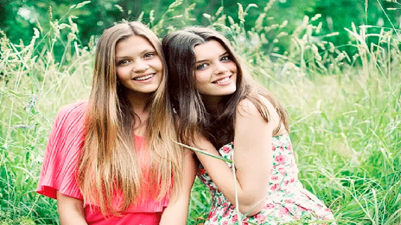 صورة كلام يسعد صديقتي الحزينه