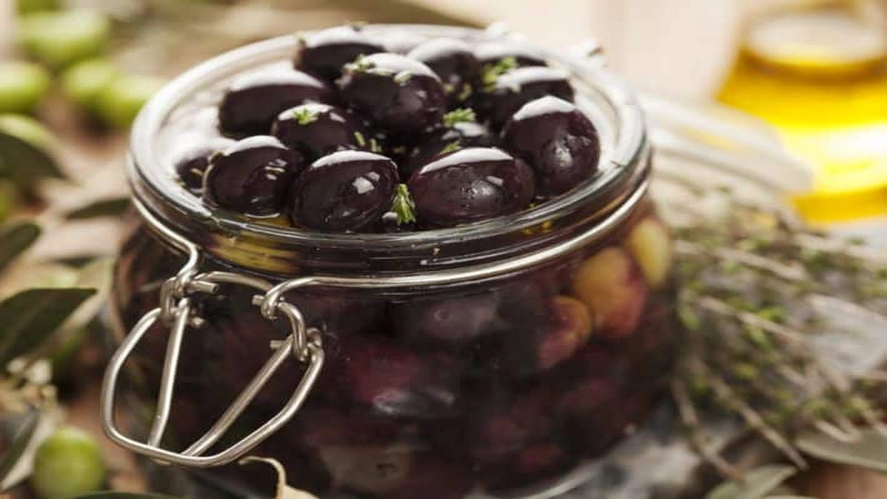 صورة كم يحتاج كيلو الزيتون من الملح