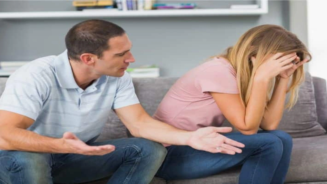 صورة كيف أتعامل مع زوجي الذي يتجاهلني