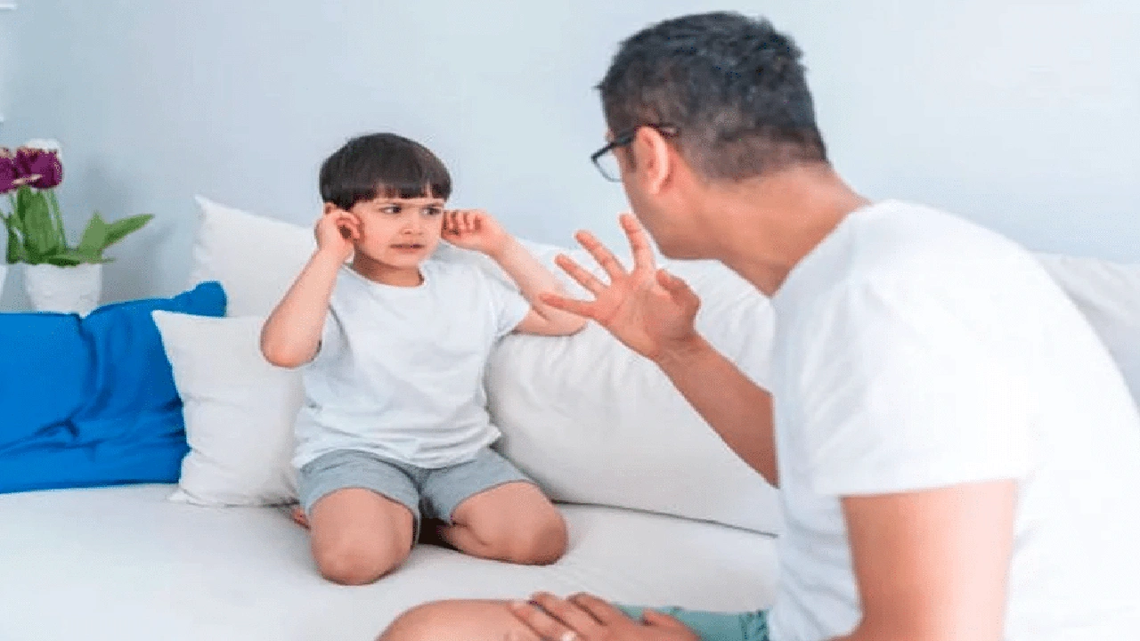 صورة كيف اتعامل مع الطفل العنيد الذي لا يسمع الكلام