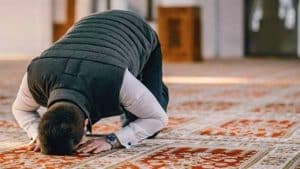 كيف اعرف اتجاه القبلة بدون بوصلة
