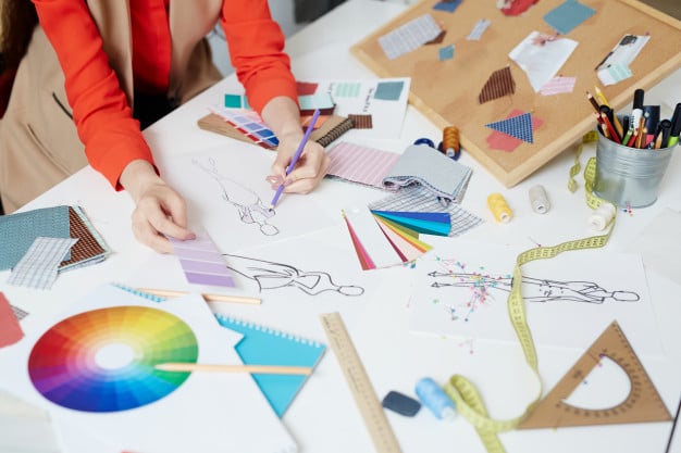 كيف تصبح مصمم أزياء