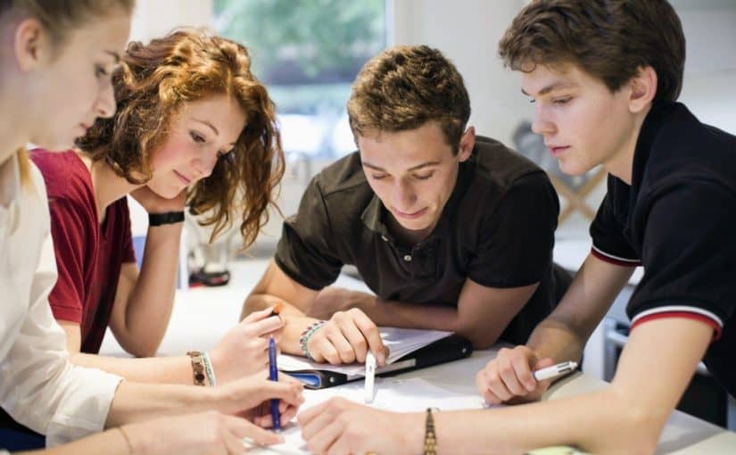 مطويات عن خصائص النمو للمرحلة الابتدائية