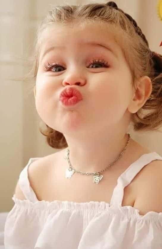 ملصقات بنات صغار