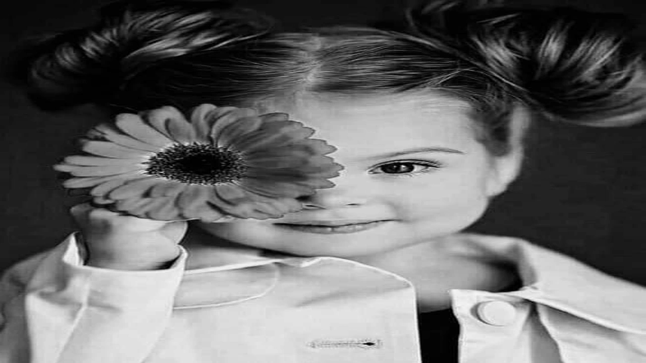 صورة ملصقات بنات صغار