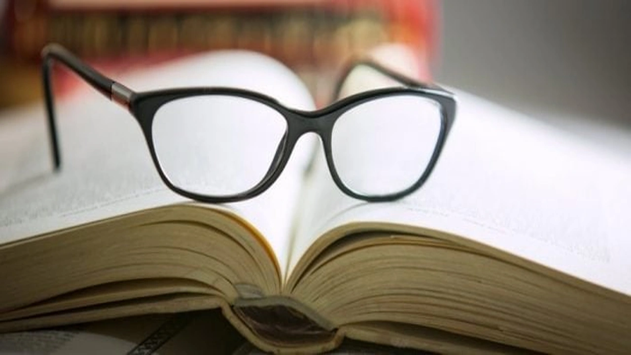 صورة موضوع تعبير انجليزي عن القراءة