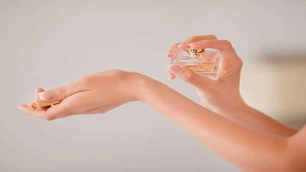 صورة نصائح لثبات العطر