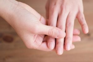 نقص الفيتامينات والمعادن في الأظافر 