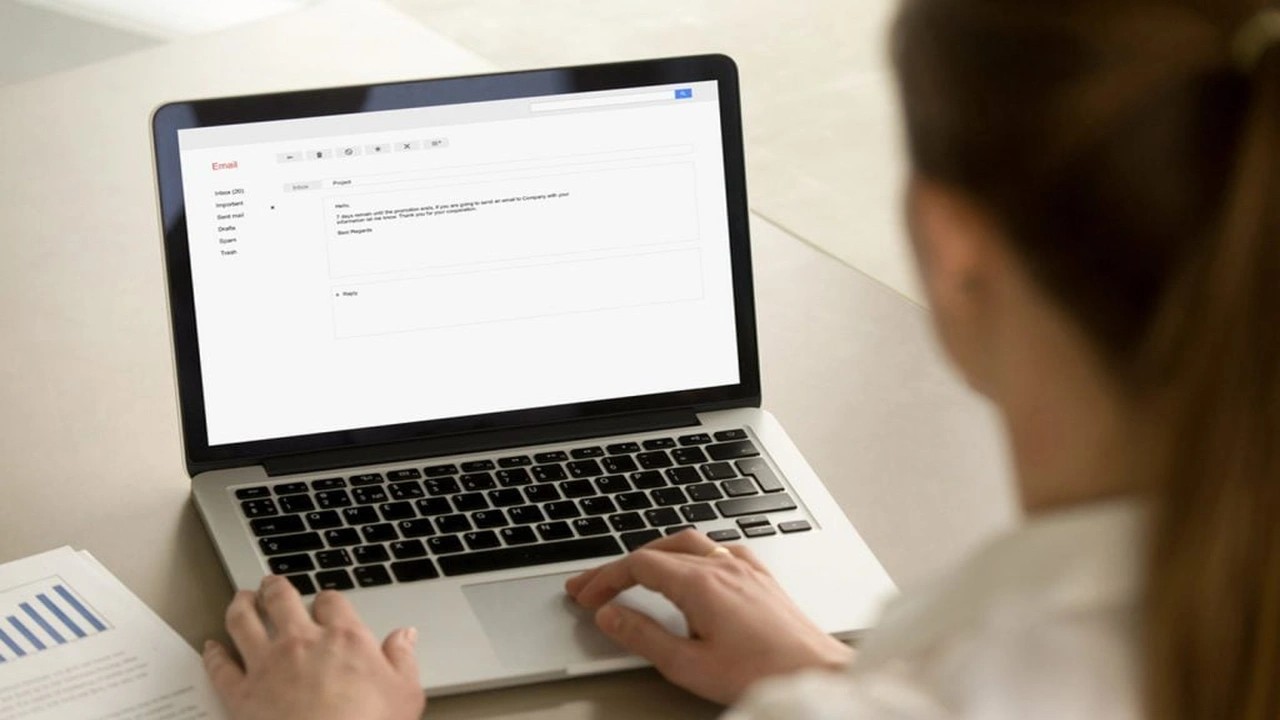 صورة نموذج ايميل رسمي بالانجليزي