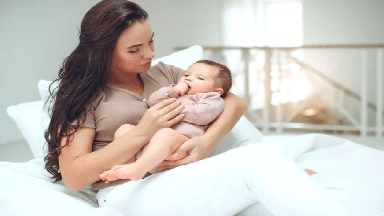 صورة هل كثرة الرضاعة تضر الطفل