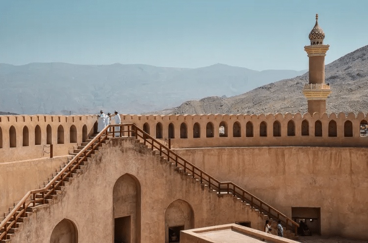 برزنتيشن عن قلعة نزوى بالانجليزي