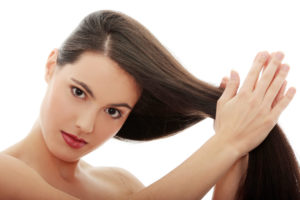 أفضل 10 علاجات طبيعية للشعر الخفيف